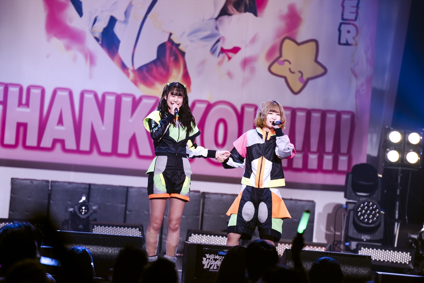 左からなに、しふぉん。（撮影：曽我美芽）