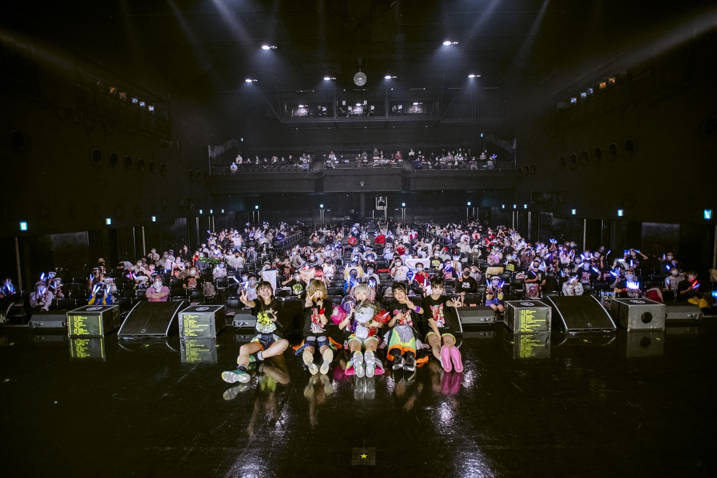 アンコールで撮影した記念写真。（撮影：曽我美芽）