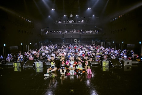 アンコールで撮影した記念写真。(撮影:曽我美芽)