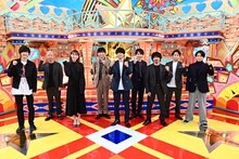 「V6の愛なんだ2020」の出演者。 (c)TBS