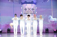 「TOMORROW X TOGETHER ONLINE GLOBAL PRESS CONFERENCE」より。(c)Big Hit Entertainment