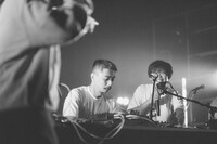 STUTSがマイクを回されたシーン。（Photo by Taro Mizutani / Shuhei Kojima）