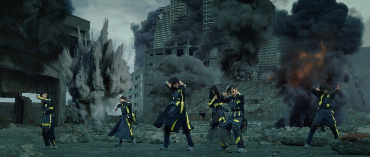 BiSH「STORY OF DUTY」ミュージックビデオより。