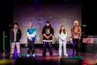 「ラップスタア誕生」ファイナルステージ進出者。左からItaq、week dudus、ralph、麻凛亜女、noma。