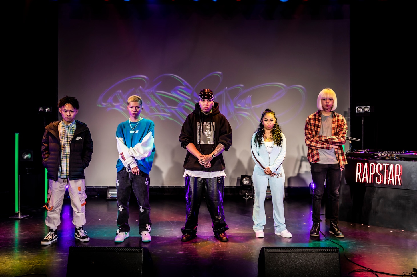 「ラップスタア誕生」ファイナルステージ進出者。左からItaq、week dudus、ralph、麻凛亜女、noma。