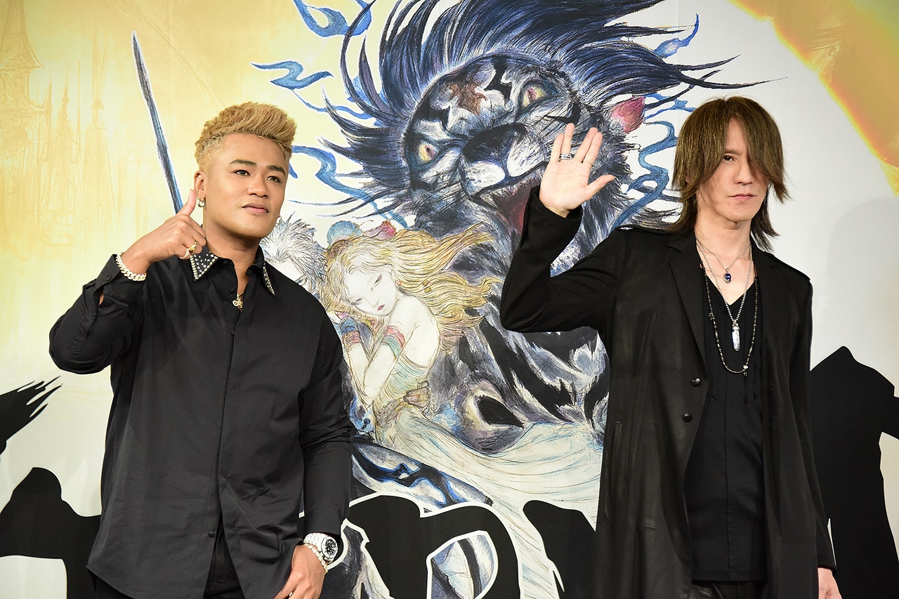 左からELLY、SUGIZO。
