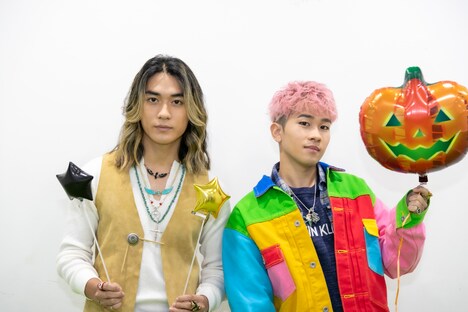 左から砂田将宏、奥田力也。(c)ABEMA