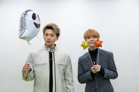 左から八木勇征、中島颯太。(c)ABEMA