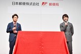 外出自粛期間について話す嵐の大野智(左)と櫻井翔(右)。