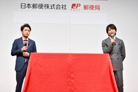 外出自粛期間について話す嵐の大野智（左）と櫻井翔（右）。