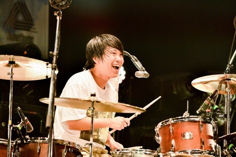 オグラユウタ（Dr, Cho）（Photo by RUI HASHIMOTO[SOUND SHOOTER]）