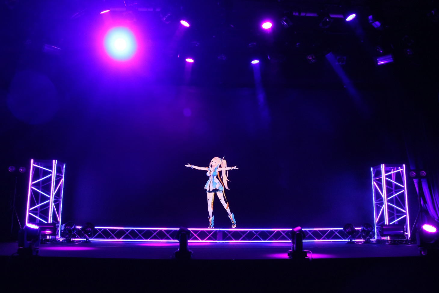 ミライアカリ「Mi:LIVE 2020 AKARI→START」の様子。