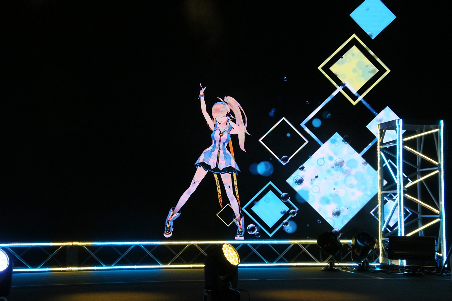 ミライアカリ「Mi:LIVE 2020 AKARI→START」の様子。