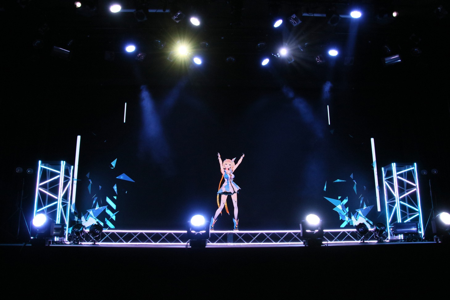 ミライアカリ「Mi:LIVE 2020 AKARI→START」の様子。