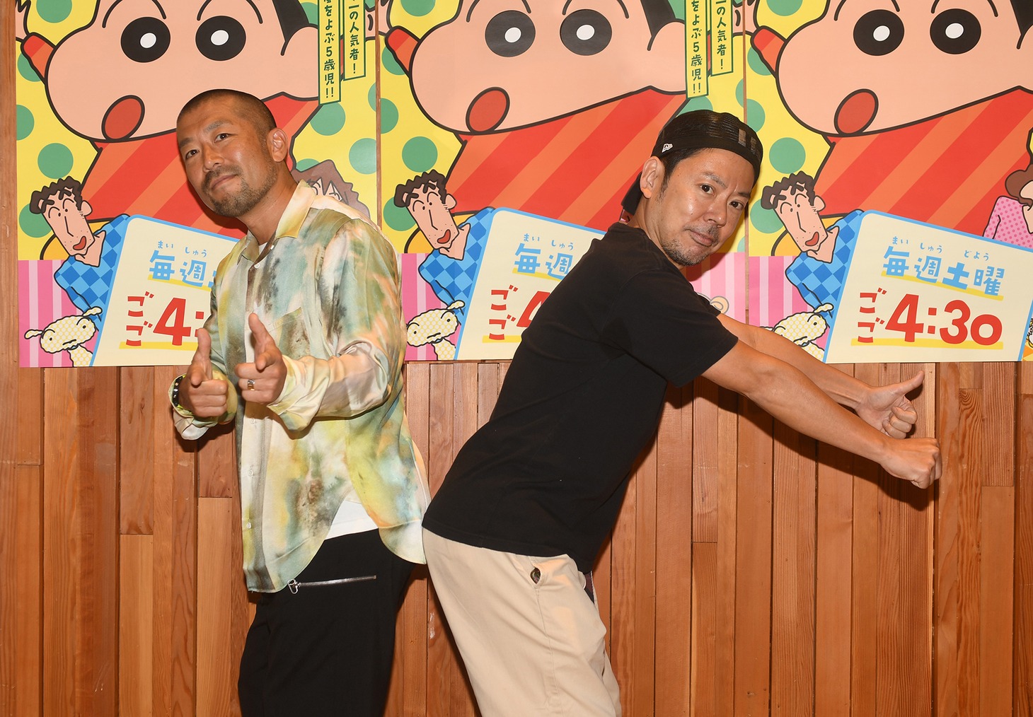 ケツメイシの大蔵とRYO。(c)臼井儀人/双葉社・シンエイ・テレビ朝日・ADK