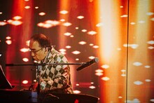 新垣隆（撮影：井手康郎）