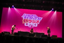 ハンブレッダーズ「ハンブレッダーズの“ライブハウスで”見るラジオ」大阪・なんばHatch公演の様子。（撮影：松本いづみ）