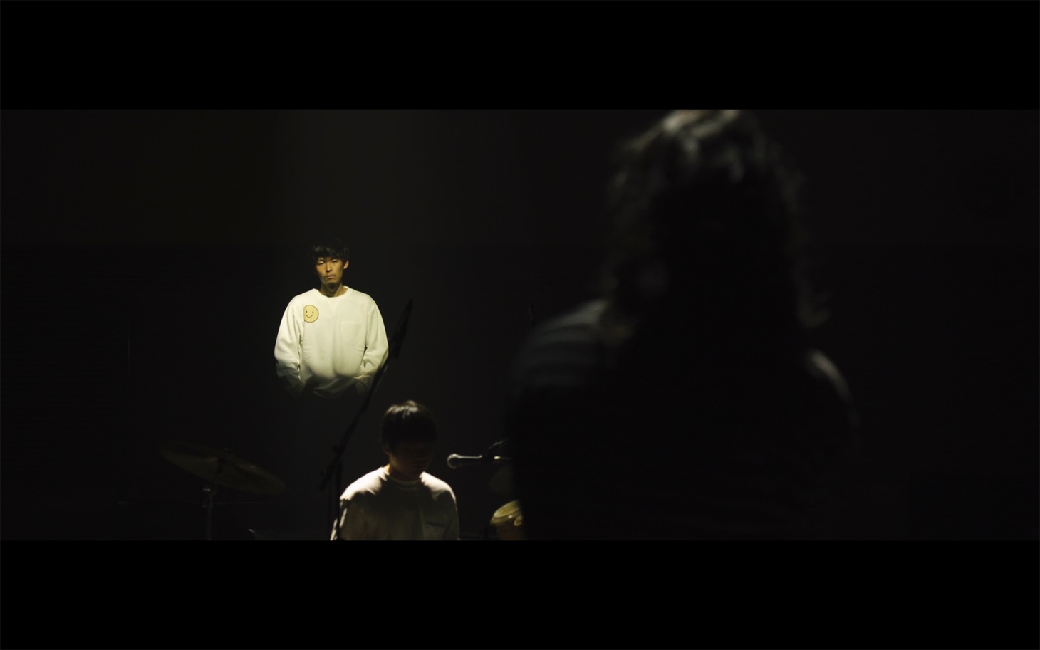 井上嵩之演じる“青年くん”。