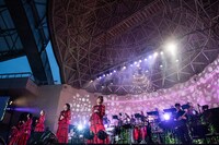 私立恵比寿中学「エビ中 秋麗と轡虫と音楽のこだま 題して『ちゅうおん』2020」初日夜公演の様子。