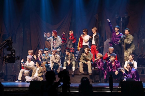 仮装したメンバーの登場を待ちわびるTHE RAMPAGE from EXILE TRIBE、FANTASTICS from EXILE TRIBE、BALLISTIK BOYZ from EXILE TRIBE。(写真提供:LDH JAPAN)