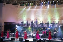 私立恵比寿中学「エビ中 秋麗と轡虫と音楽のこだま 題して『ちゅうおん』2020」初日夜公演の様子。