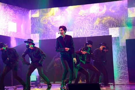 「PSYCHIC MAGIC」を歌う片寄涼太（GENERATIONS from EXILE TRIBE）。（写真提供：LDH JAPAN）