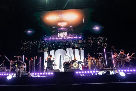 「CRAZY KEN BAND ＊NOW at 日本武道館 Presented by NISHIHARA SHOKAI」の様子。（撮影：小河俊哉、岡田有貴）