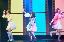 イヤホンズ「EARPHONES Theory of evolution Online Show」の様子。（撮影：粂井健太 ）