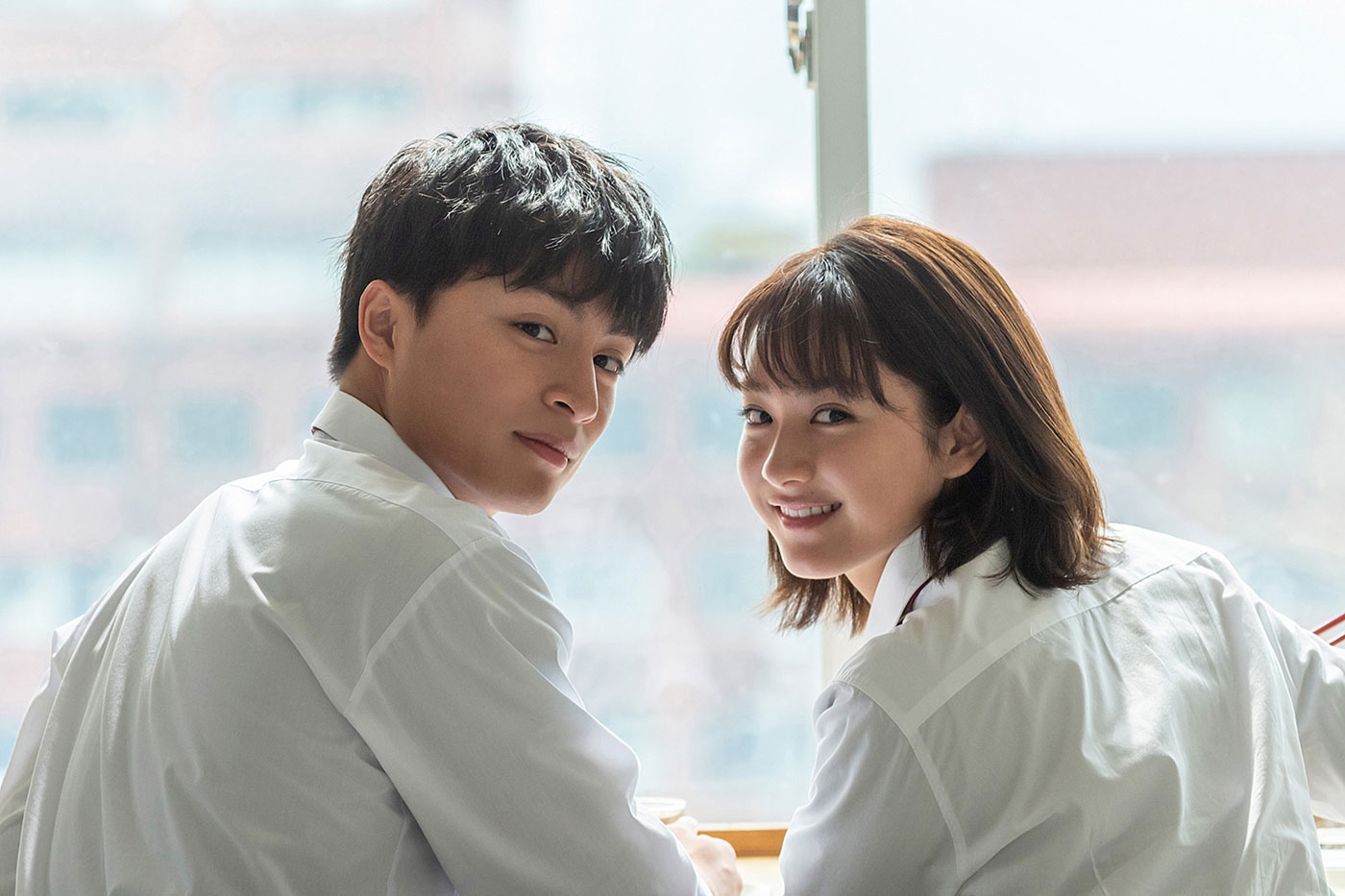 映画「10万分の1」メインカット (c)宮坂香帆・小学館 / 2020映画「10万分の1」製作委員会