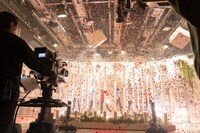 人気画像2位は「すとぷりがNHK『沼にハマってきいてみた』登場、『スキスキ星人』テレビ初披露」より、すとぷりのスタジオパフォーマンスの様子。（写真提供：NHK）