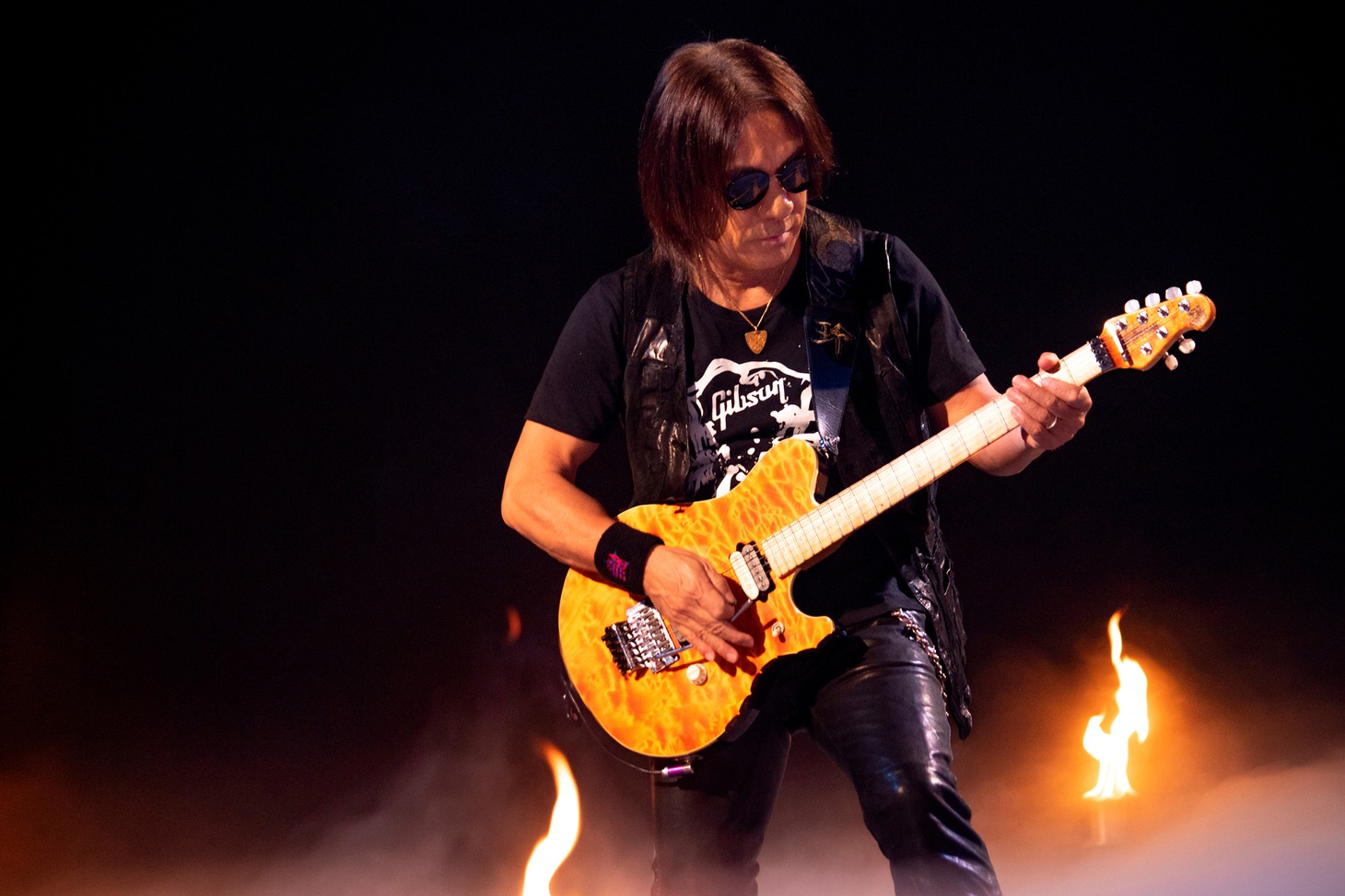 松本孝弘（G）（写真提供：VERMILLION RECORDS）