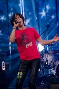 人気画像9位は「ヒット曲連発のB'z無観客ライブ『5 ERAS』開幕!ファンへの感謝と仲間との絆を伝える」より、稲葉浩志(Vo)(写真提供:VERMILLION RECORDS)