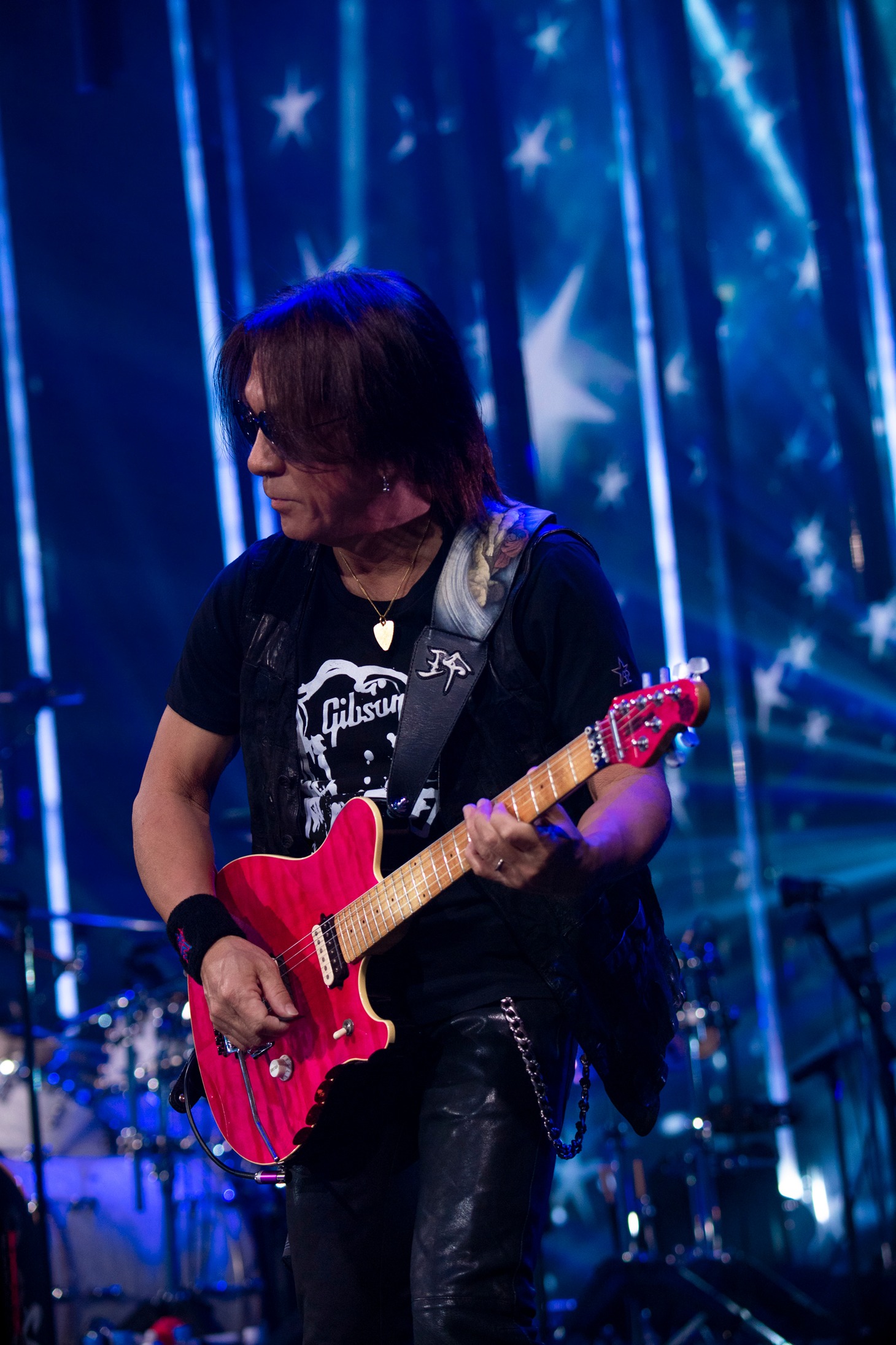 松本孝弘（G）（写真提供：VERMILLION RECORDS）