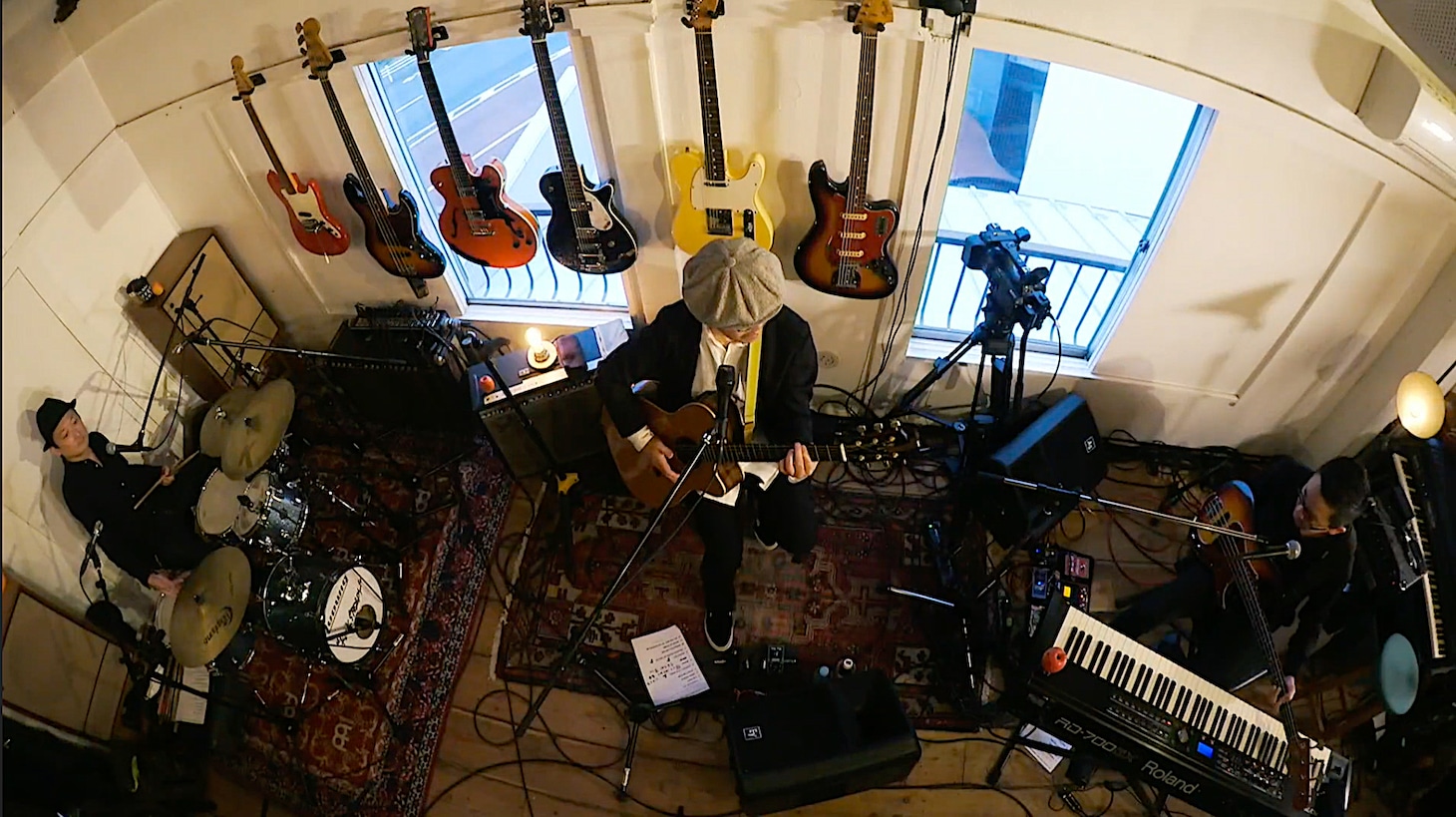 LITTLE CREATURES「LIVESTREAM SESSION」の様子。