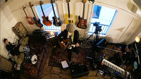LITTLE CREATURES「LIVESTREAM SESSION」の様子。