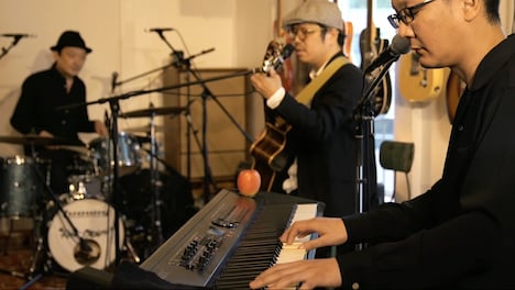 LITTLE CREATURES「LIVESTREAM SESSION」の様子。