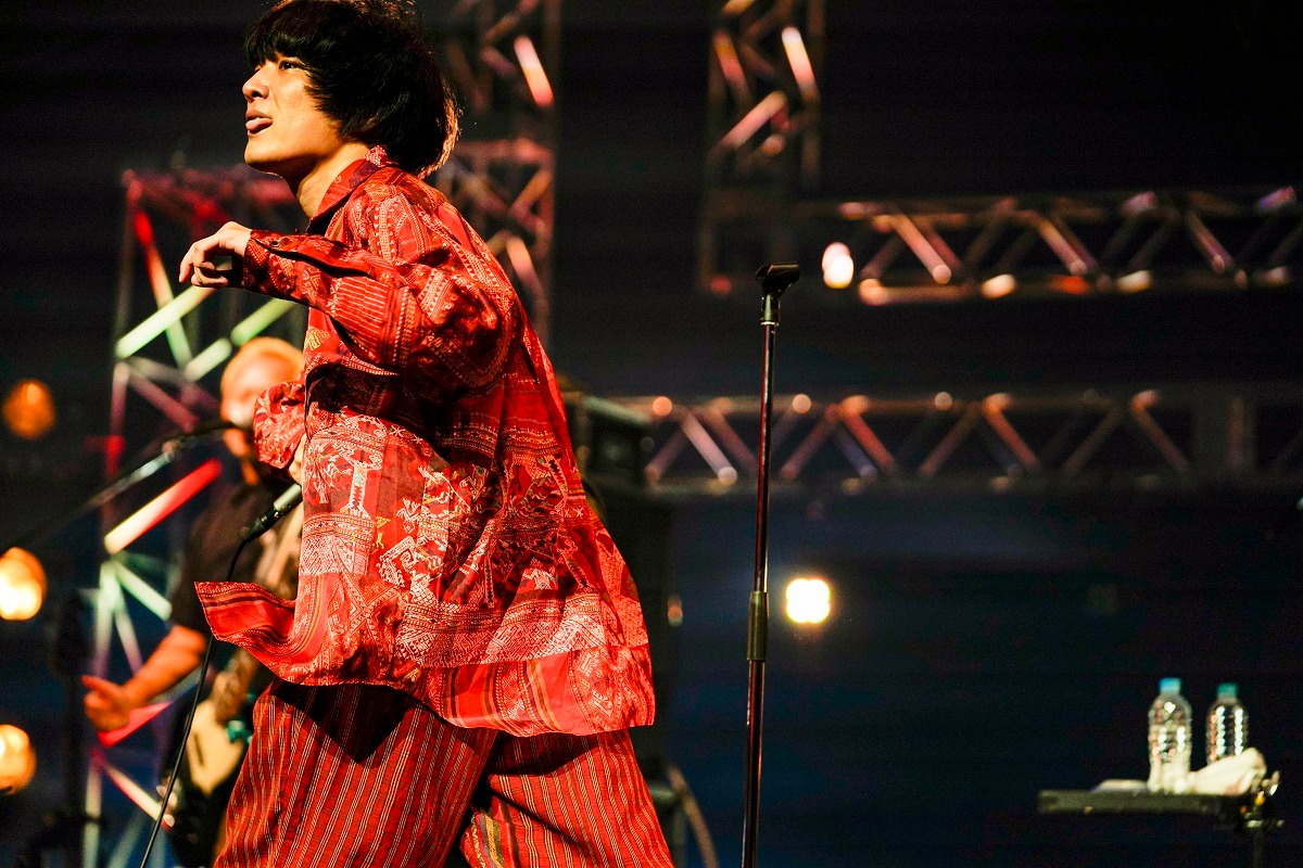 本日11月3日に行われた配信ライブ「Dive/Connect @ Zepp Online」での石崎ひゅーい。（撮影：Hajime Kamiiisaka）
