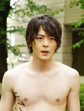 犬飼貴丈演じる今村耕平。(c)井上堅二・吉岡公威 / 講談社 (c)2020映画「ぐらんぶる」製作委員会