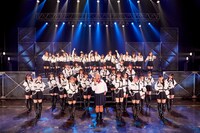 ラストアイドルとクロちゃん（安田大サーカス）。（Photo by Yoshifumi Shimizu）