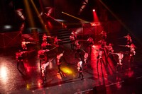 「何人(なんびと)も」を披露するラストアイドル。（Photo by Yoshifumi Shimizu）