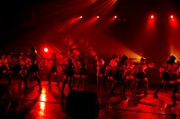 「何人(なんびと)も」を披露するラストアイドル。（Photo by Yoshifumi Shimizu）
