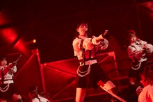 「何人(なんびと)も」を披露するラストアイドル。（Photo by Yoshifumi Shimizu）