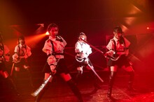 「何人(なんびと)も」を披露するラストアイドル。（Photo by Yoshifumi Shimizu）