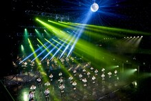 「眩しすぎる流れ星」を披露するラストアイドル。（Photo by Yoshifumi Shimizu）