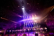 「眩しすぎる流れ星」を披露するラストアイドル。（Photo by Yoshifumi Shimizu）