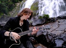 SUGIZO（Photo by Tatsuo Hata）