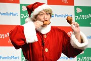 香取慎吾、Xmasは「最近日本一になった仲間と！」ファミクリ発表会でケーキもチキンも食べまくり