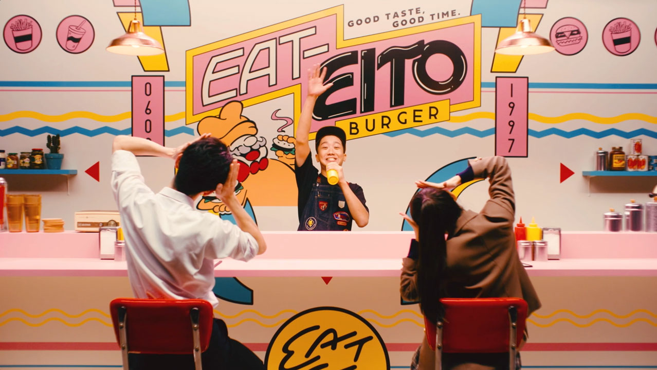 瑛人「ライナウ」ミュージックビデオより。