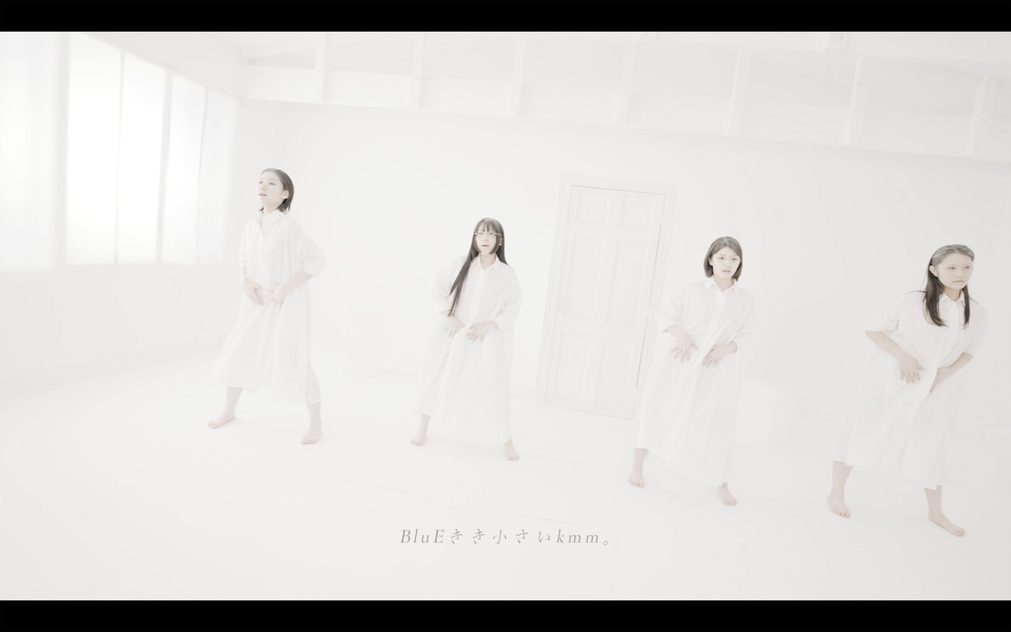 「闇色の朝」配信映像のワンシーン。