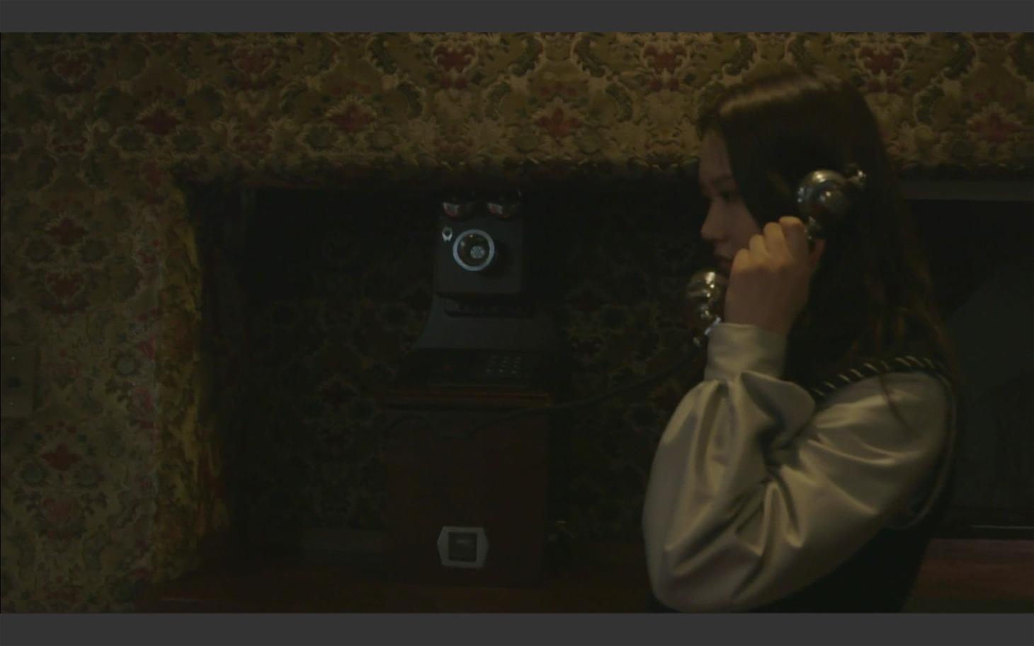 「最後のような彼女の曲」配信映像のワンシーン。